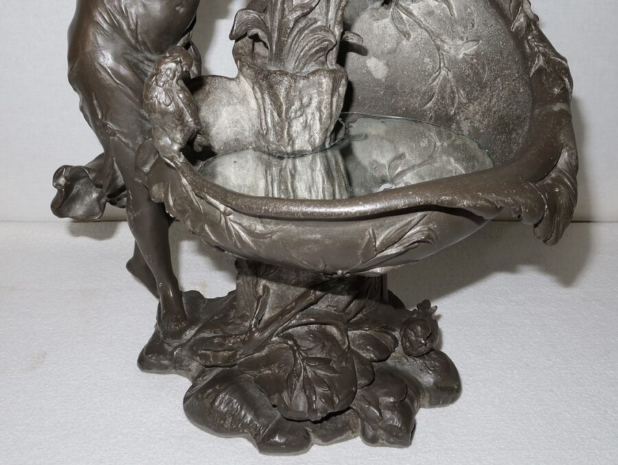 Pichet Vase Ancien Art Nouveau En étain - Femme - France - Déco Antique