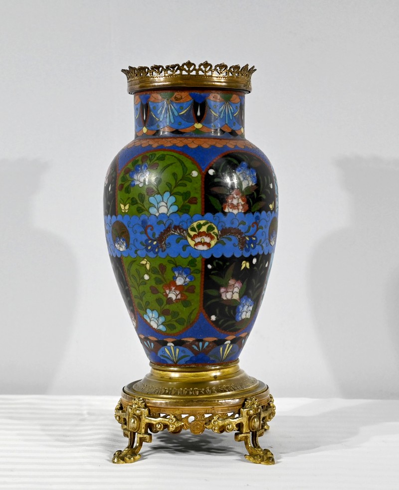 Vase en Bronze Doré et Émaux – Fin XIXe