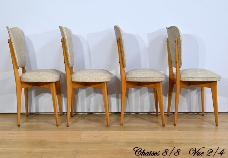 Suite de huit chaises a hauts dossiers de style Renaissance XX siècle