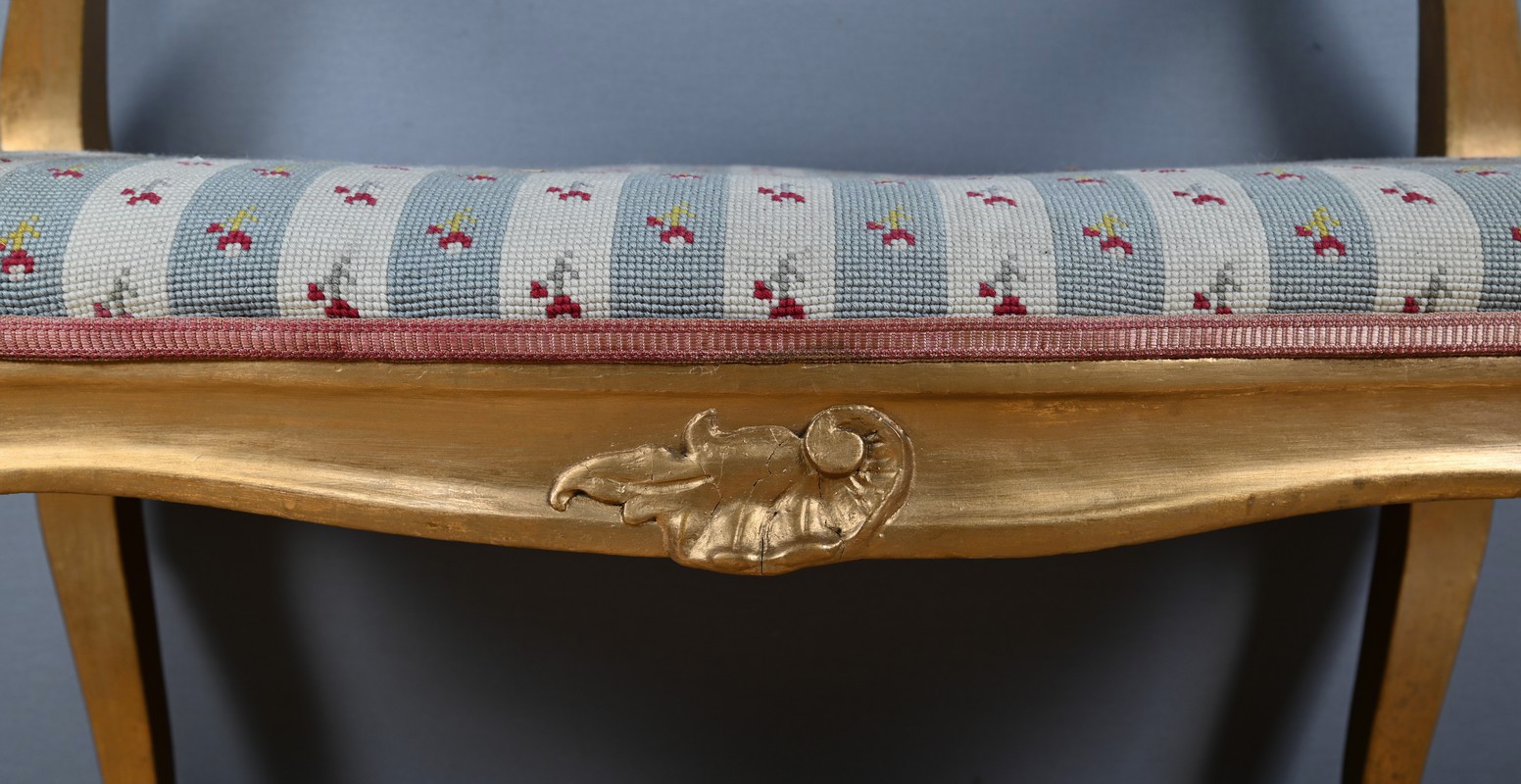 Fauteuil - Bergère de style Louis XVI dorée